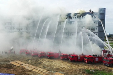 Diễn tập tình huống cháy khu ký túc có 600 công nhân