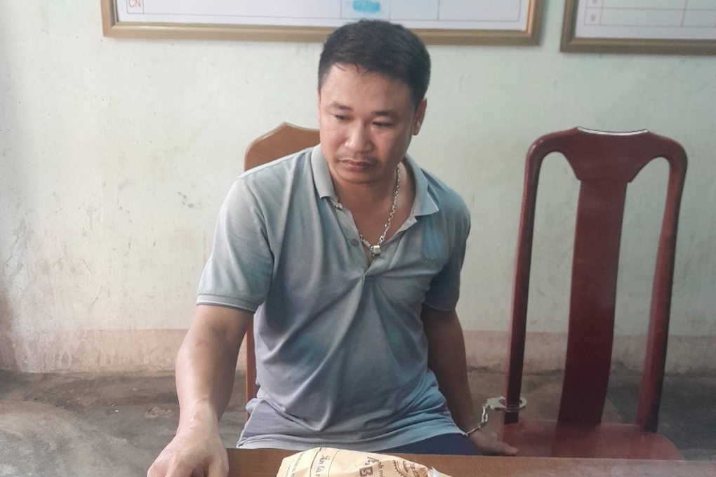 Bắt tạm giam thầy giáo đâm chết bố vợ - 1 Bắt tạm giam thầy giáo đâm chết bố vợ - 1