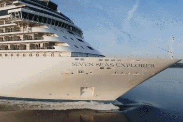 Siêu du thuyền khổng lồ vừa cập cảng ở Nha Trang sang trọng cỡ nào?