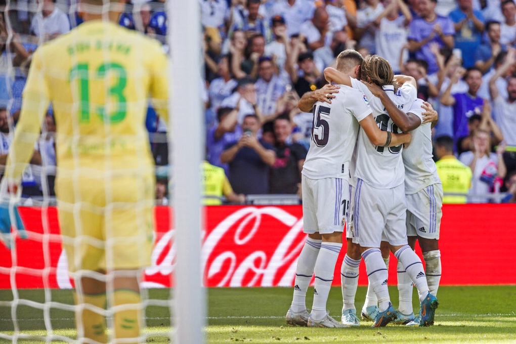 Real Madrid vững ngôi đầu bảng La Liga, Barcelona thắng đậm Sevilla - 3 Real Madrid vững ngôi đầu bảng La Liga, Barcelona thắng đậm Sevilla - 3