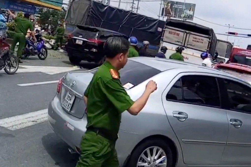 Hàng chục cảnh sát truy bắt kẻ cướp xe tải ở Cần Thơ - 1 Hàng chục cảnh sát truy bắt kẻ cướp xe tải ở Cần Thơ - 1
