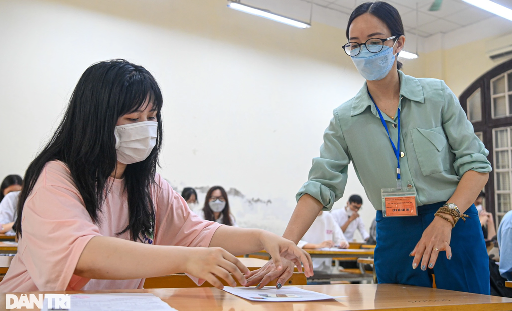 Hà Nội: Huy động 700 giáo viên chấm thi tốt nghiệp THPT cho kịp tiến độ - 2 Hà Nội: Huy động 700 giáo viên chấm thi tốt nghiệp THPT cho kịp tiến độ - 2