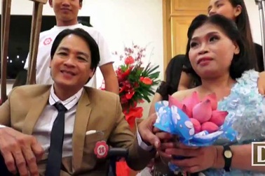 60 cặp đôi khuyết tật lên xe hoa cùng lúc