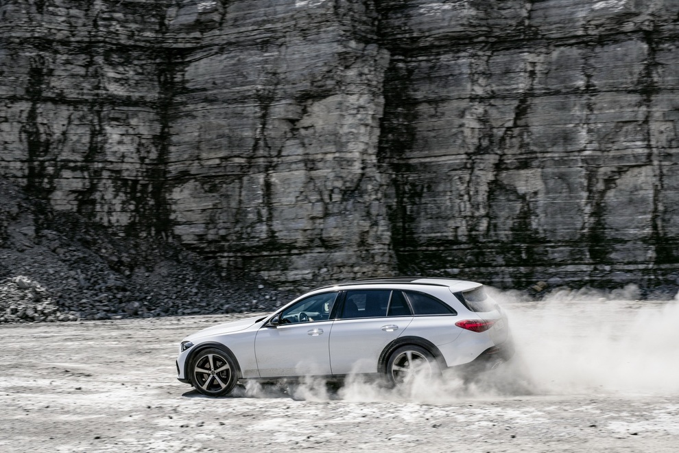 Mercedes-Benz C-Class có thêm phiên bản gầm cao All-Terrain - 13 Mercedes-Benz C-Class có thêm phiên bản gầm cao All-Terrain - 13