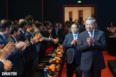 Toàn cảnh Lễ kỷ niệm 80 năm ngành Bưu chính Viễn thông, 66 năm ngành KH&CN