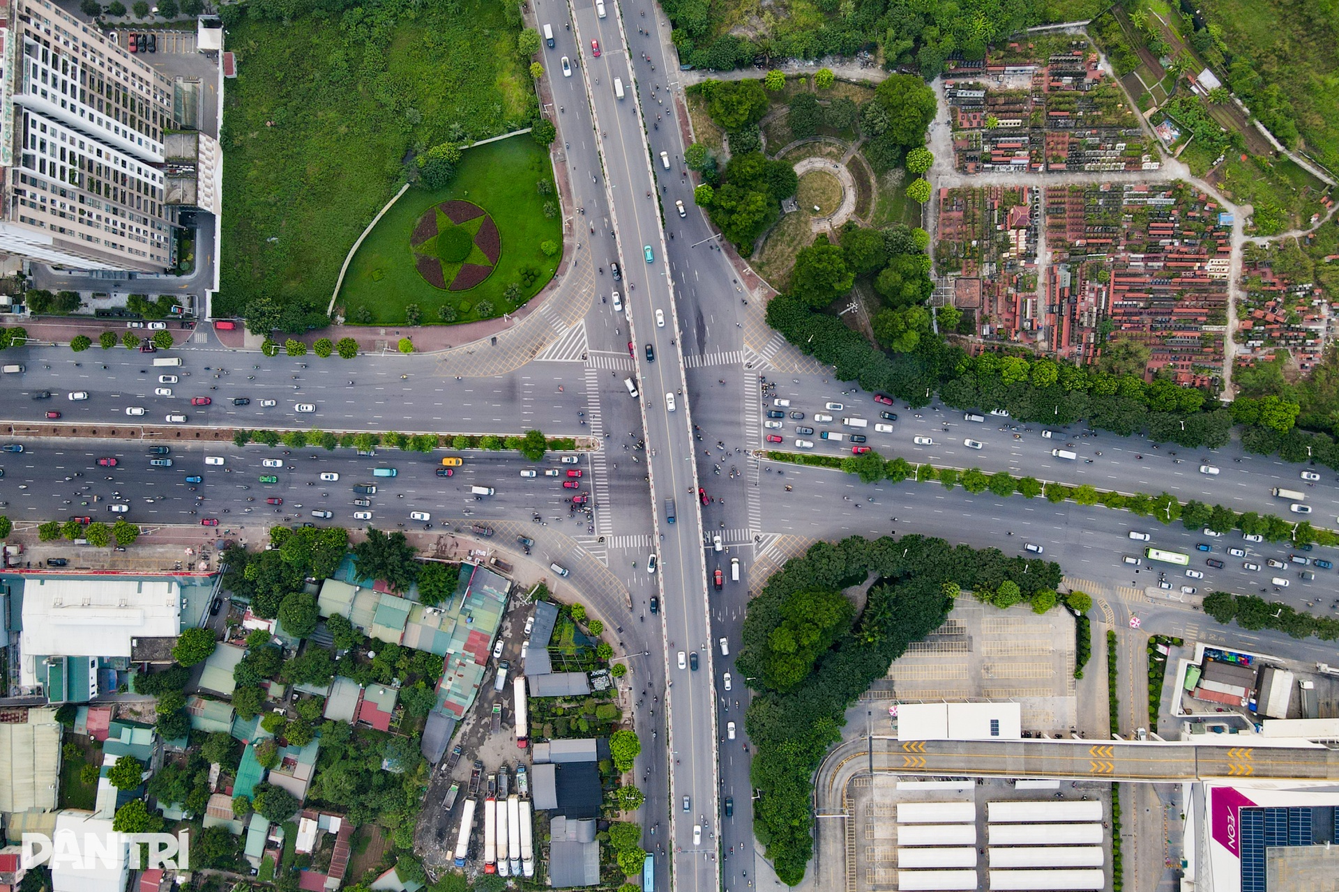 Hiện trạng nút giao dự kiến xây dựng hầm chui thứ 6 tại Hà Nội - 8 Hiện trạng nút giao dự kiến xây dựng hầm chui thứ 6 tại Hà Nội - 8