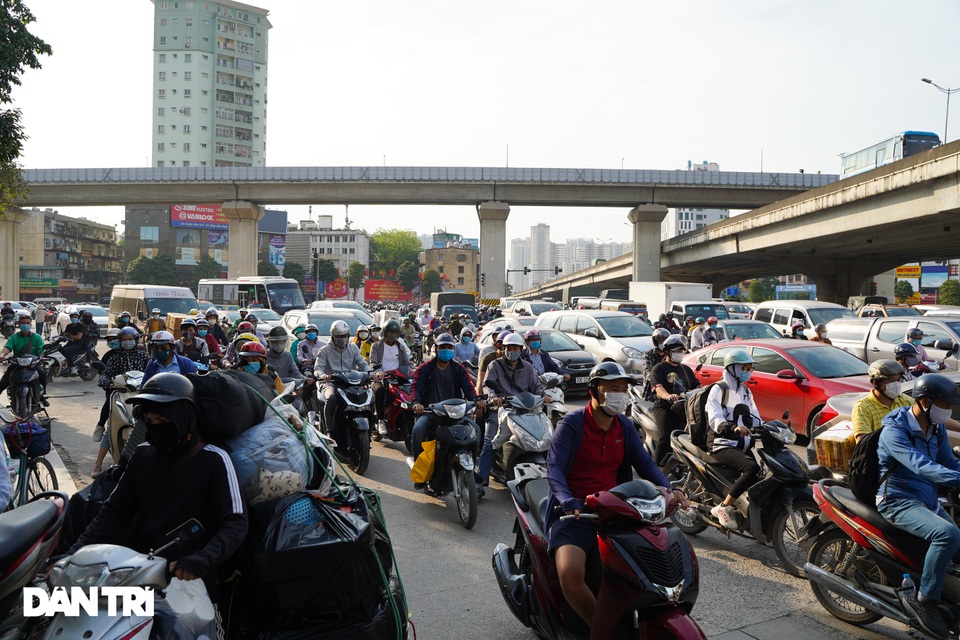 Hà Nội: Đường vành đai 3 thất thủ từ trên cao xuống thấp trong nhiều giờ - 4 Hà Nội: Đường vành đai 3 thất thủ từ trên cao xuống thấp trong nhiều giờ - 4