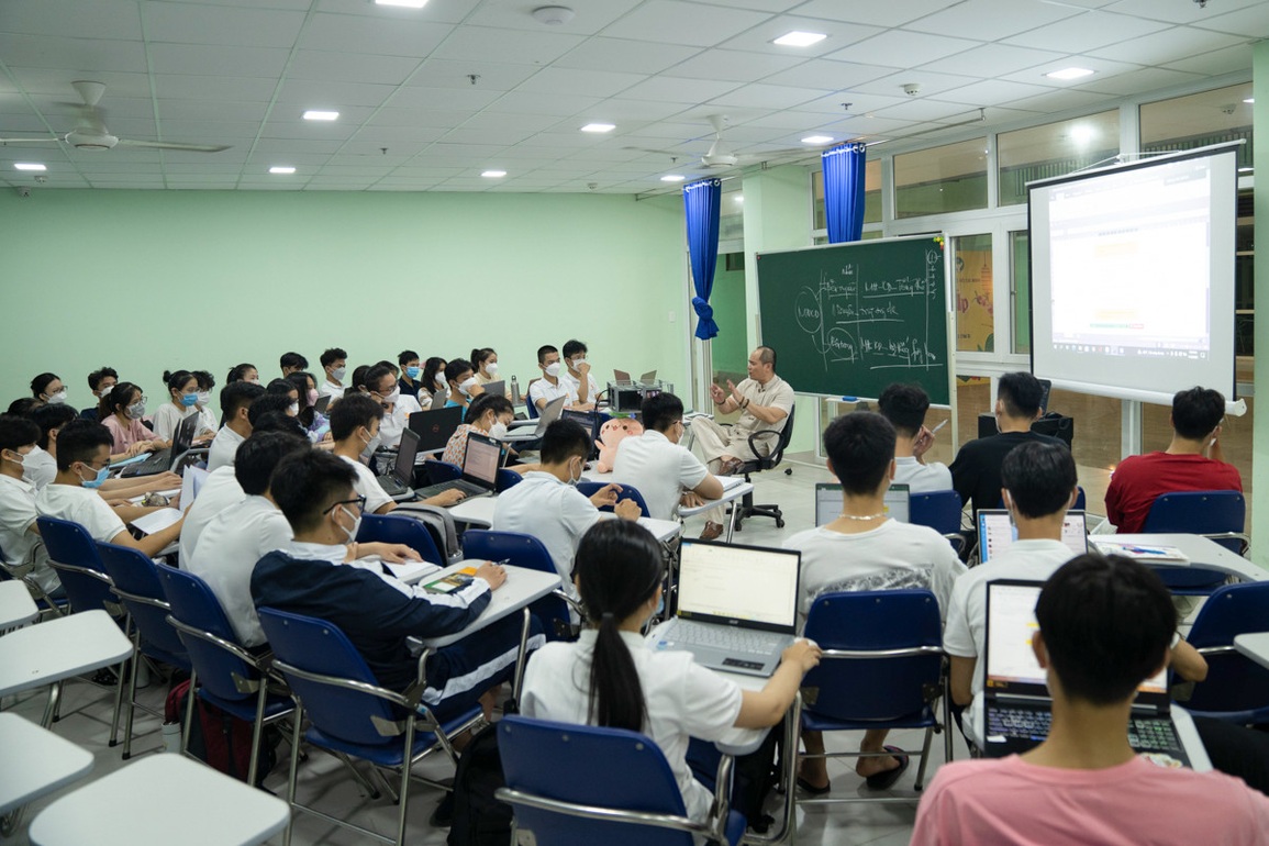 Làm chủ thân - tâm - tuệ: Bệ phóng giúp sinh viên sẵn sàng cho các vị trí quản lý - 4 Làm chủ thân - tâm - tuệ: Bệ phóng giúp sinh viên sẵn sàng cho các vị trí quản lý - 4