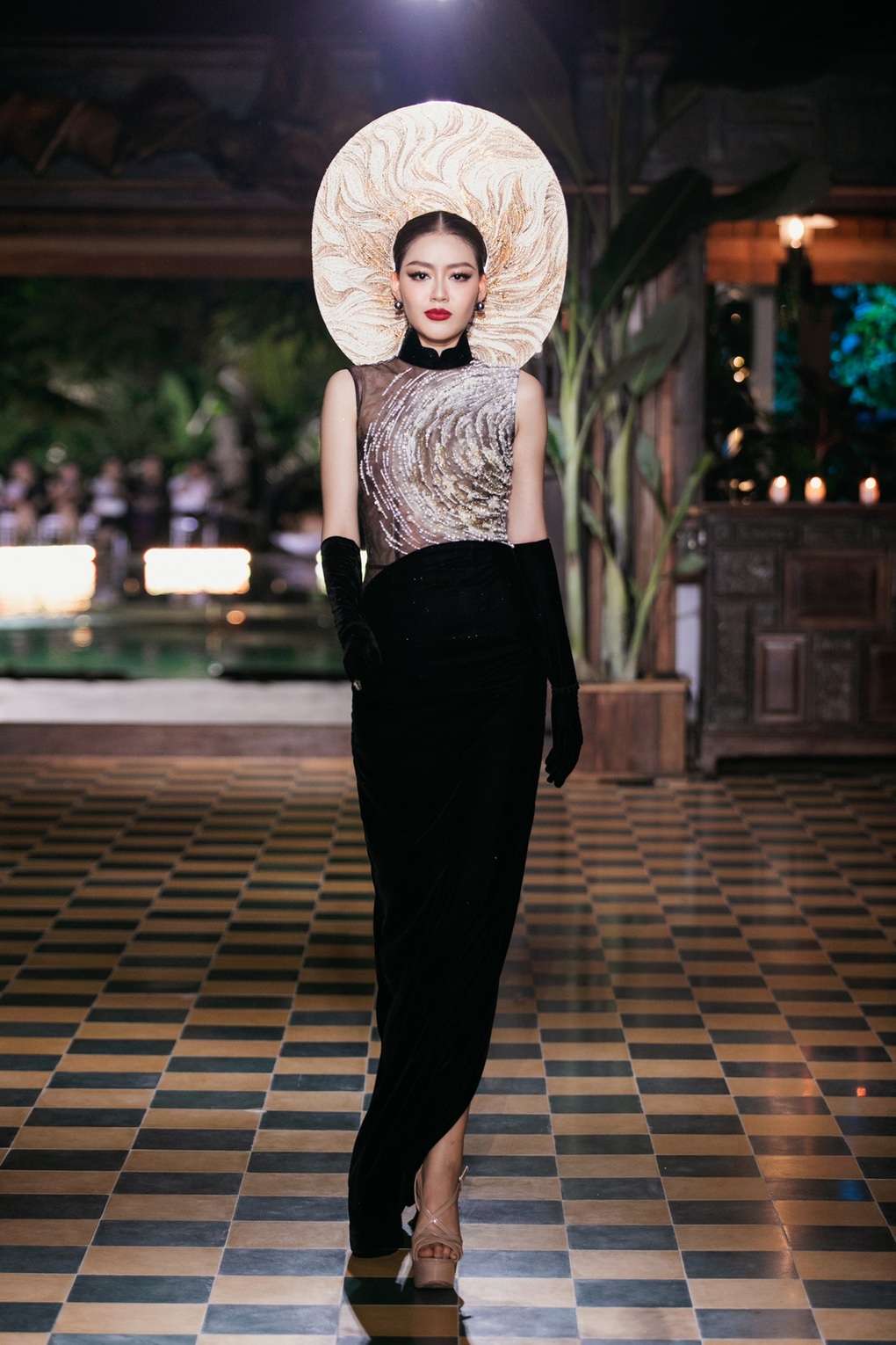 Minh Tú hóa nàng thơ, lơ lửng trên không trung gây ấn tượng - 8 Minh Tú hóa nàng thơ, lơ lửng trên không trung gây ấn tượng - 8