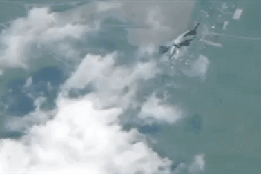 Màn nhào lộn xoáy trôn ốc của “bóng ma bầu trời” Su-57 Nga