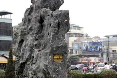 Rất "chướng" nếu xây cầu vượt lên trên đàn tế