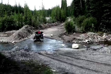 Đi vòng quanh thế giới trên chiếc xe 100 năm tuổi