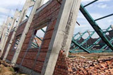 TPHCM: Sập nhà xưởng, 19 người bị thương 