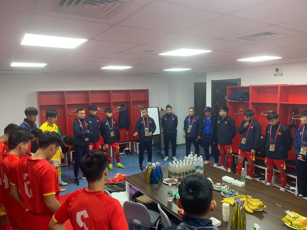 គ្រូបង្វឹក Dinh Hong Vinh៖ U22 វៀតណាម មានទំនុកចិត្តក្នុងការប្រជែងយកជើងឯកជាមួយ U22 China - 2 HLV Đinh Hồng Vinh: U22 Việt Nam tự tin đua vô địch với U22 Trung Quốc - 2