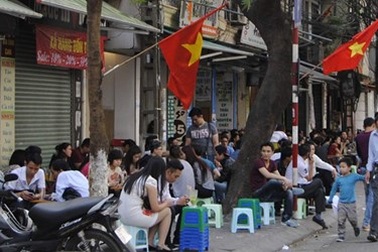 Ai trục lợi vỉa hè Hà Nội?- Bài 3: Nương tay hay "bảo kê"?