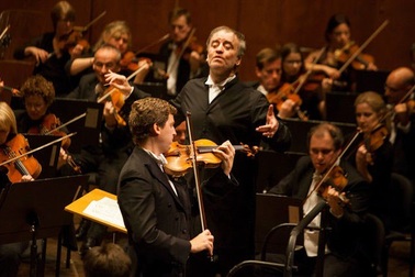 Hoãn các chương trình biểu diễn trong hai ngày Quốc tang 6 và 7/10/2018