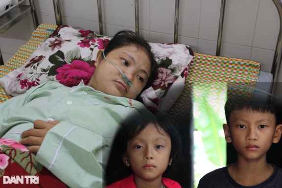 Người mẹ trẻ thoi thóp thở oxy, lo cho 2 con thơ ở quê nhà