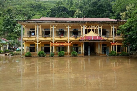 Niềm vui của thầy cô giáo vùng cao ngày cận Tết