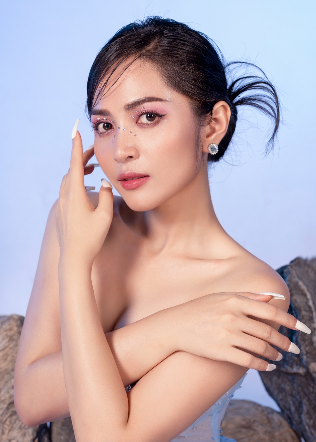 Ca sĩ Duyên Quỳnh hóa thân thành nàng tiên cá, khoe sắc vóc quyến rũ - 6 Ca sĩ Duyên Quỳnh hóa thân thành nàng tiên cá, khoe sắc vóc quyến rũ - 6