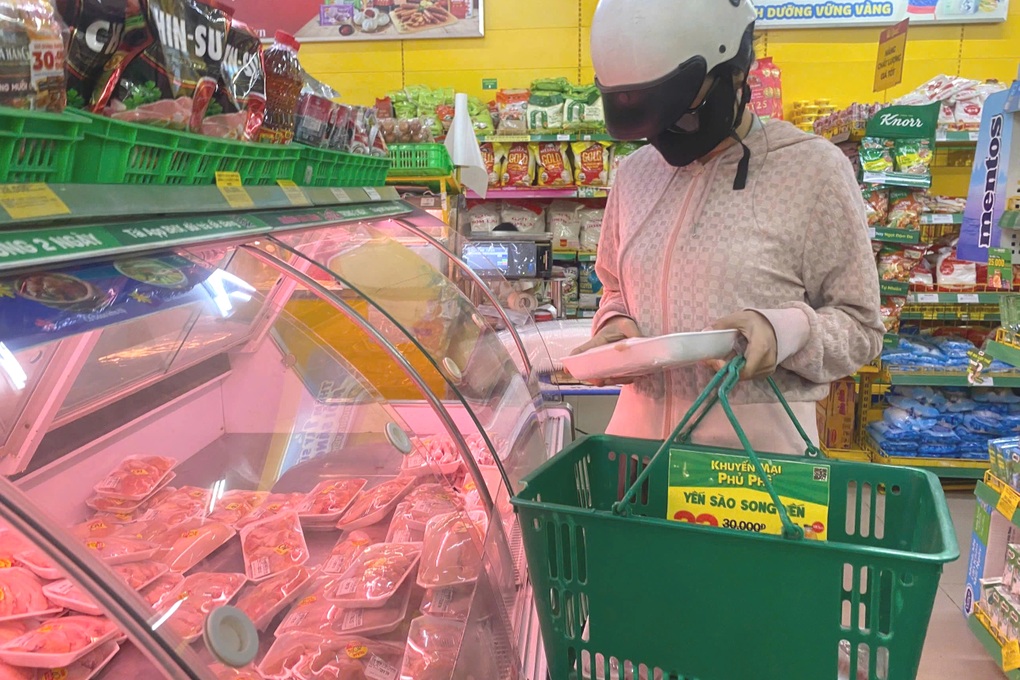 Sinh viên đi chợ: Sợ “chặm chém”, ngại mặc cả từng đồng - 2 Sinh viên đi chợ: Sợ “chặm chém”, ngại mặc cả từng đồng - 2