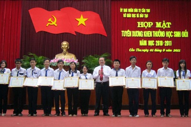 Cần Thơ tuyên dương HS giỏi toàn quốc và cấp tỉnh