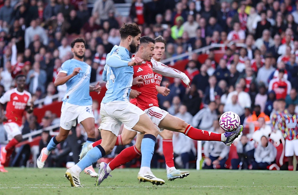 Arsenal thoát thua Man City nhờ bàn thắng ở phút bù giờ - 2 Arsenal thoát thua Man City nhờ bàn thắng ở phút bù giờ - 2