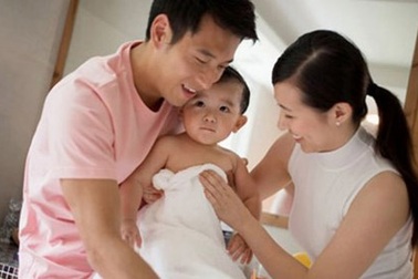 Sự thật chồng quyết làm cha nuôi của con trai tình cũ