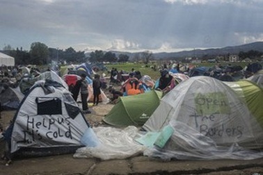 "Người hùng" mang Wifi miễn phí cho người di cư