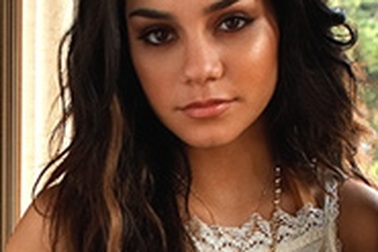 Vanessa Hudgens: Ngượng vì lộ ảnh “hot”