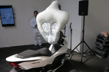 Honda thử nghiệm lắp túi khí cho xe tay ga PCX