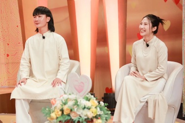 Bị nghi ngờ giới tính, nam thợ ảnh công khai vợ xinh đẹp trên truyền hình