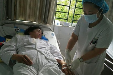 Ca lóc động mạch chủ nguy hiểm nhiễm HIV được cứu sống trong gang tấc