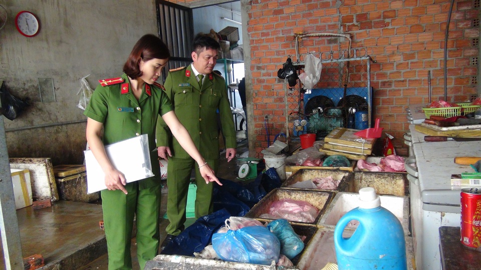 Quảng Nam: Phát hiện cơ sở chế biến mỡ, da lợn bẩn - 2