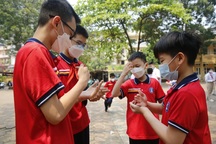 Hài hước bố đưa con đi nhầm trường trong ngày đầu học sinh học trực tiếp