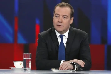 Ông Medvedev cảnh báo Pháp nếu điều quân đến Ukraine