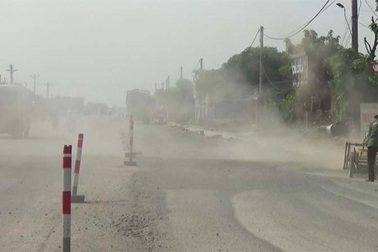 Dân khốn khổ vì bị "bão bụi" bủa vây