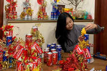 Bạn trẻ lãi 1-1,5 triệu đồng/ngày nhờ khéo tay làm giỏ quà, tháp quà Tết