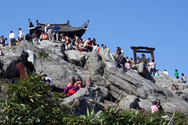 Danh thắng Yên Tử có nguy cơ biến dạng bởi… than