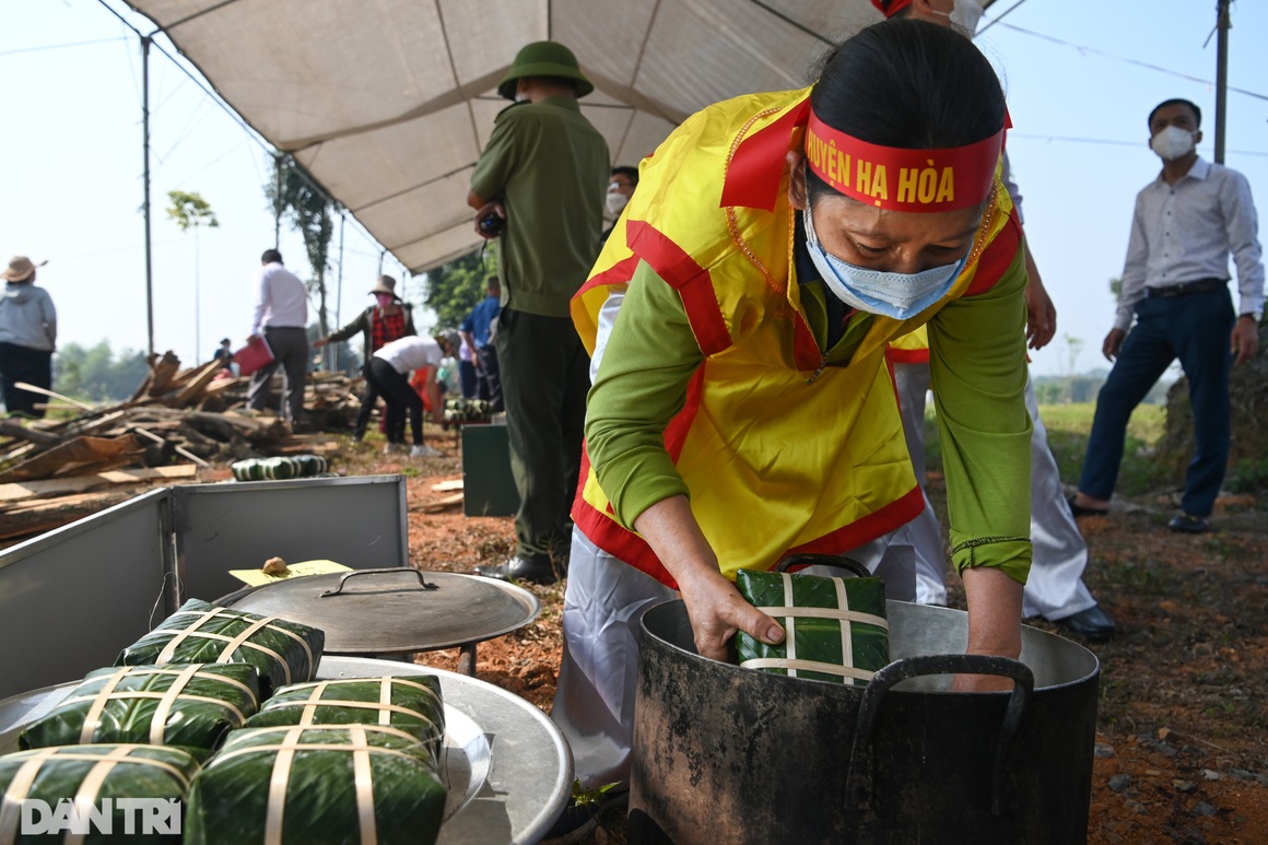 Nghệ nhân Phú Thọ tranh tài làm bánh chưng, bánh giầy dâng lên vua Hùng - 6 Nghệ nhân Phú Thọ tranh tài làm bánh chưng, bánh giầy dâng lên vua Hùng - 6