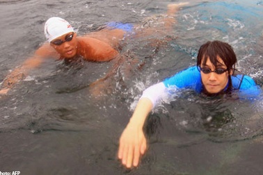 Người Hàn Quốc bơi 230km tới đảo tranh chấp với Nhật