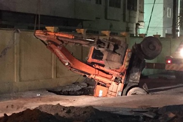 "Hố tử thần" nuốt cả người lẫn máy xúc ở Quảng Ninh