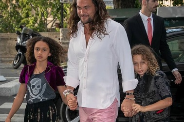 Dàn "sao" Hollywood dự hôn lễ của Zoe Kravitz