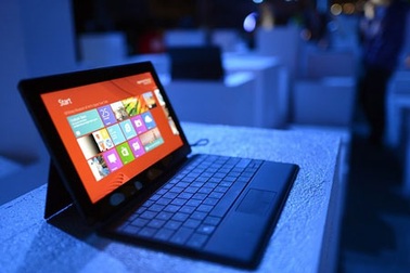 Microsoft tiếp tục giảm giá máy tính bảng Surface Pro