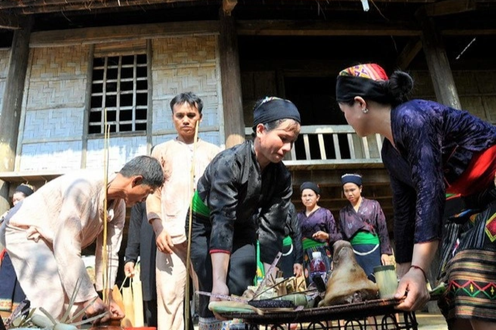 Nét văn hóa độc, lạ ngày Tết của người Ơ Đu - 2 Nét văn hóa độc, lạ ngày Tết của người Ơ Đu - 2