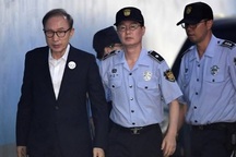 Cựu Tổng thống Hàn Quốc thụ án 17 năm tù vì nhận hối lộ