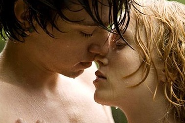 Hôn xả láng dễ mắc bệnh