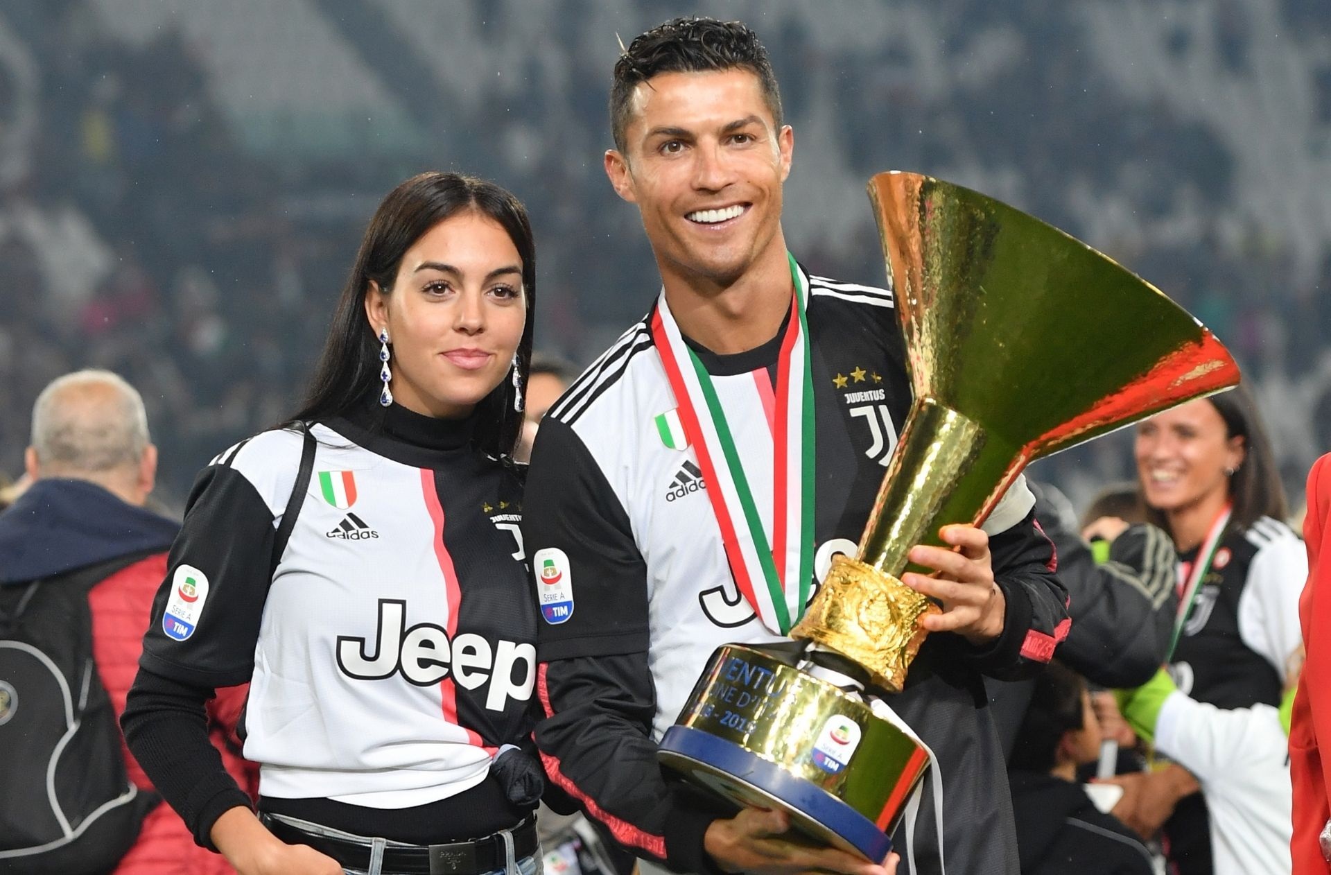 Georgina Rodriguez: Cô gái vô danh đổi đời sau 5 năm gắn bó với Ronaldo - 7 Georgina Rodriguez: Cô gái vô danh đổi đời sau 5 năm gắn bó với Ronaldo - 7