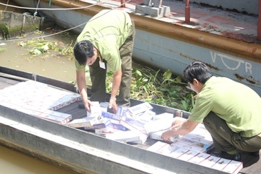 Bắt gần 15.000 gói thuốc lá ngoại nhập lậu