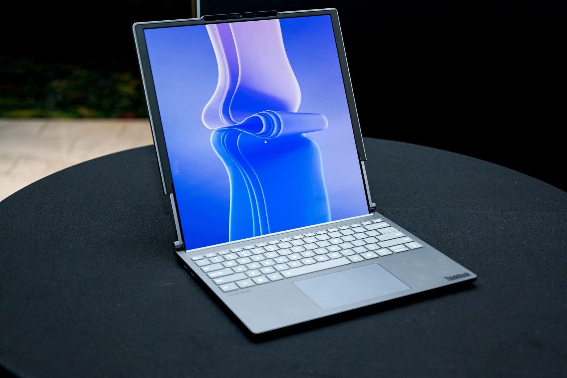 View - Điểm tuần: Laptop màn hình cuộn trình làng, Galaxy S25 chốt ngày ra mắt | Báo Dân trí