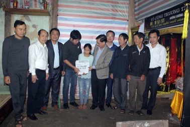 Bạn đọc báo Dân trí ủng hộ gần 53 triệu đồng đến bé Hoài An mồ côi cả cha lẫn mẹ